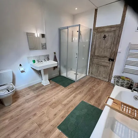 فندق مبيت وإفطار Attic Suite, Maison De Mags & Mags 3*