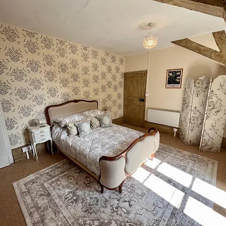 Attic Suite, Maison De Mags & Mags فندق مبيت وإفطار 3*