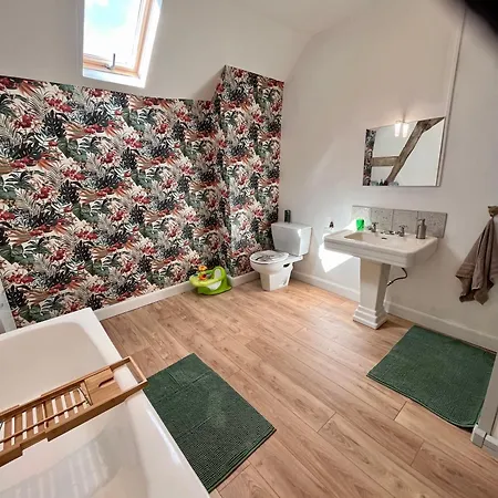 Attic Suite, Maison De Mags & Mags 3*