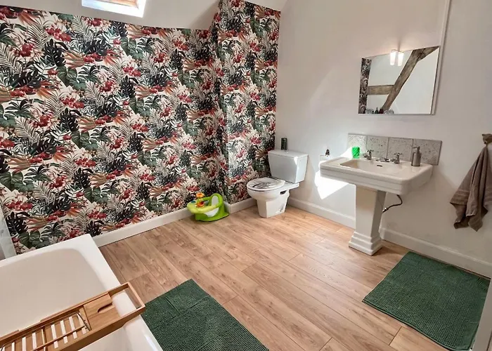 Attic Suite, Maison De Mags & Mags 3*